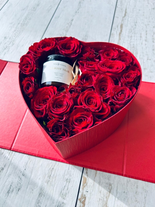 Amour Red Roses & Candle Gift Box